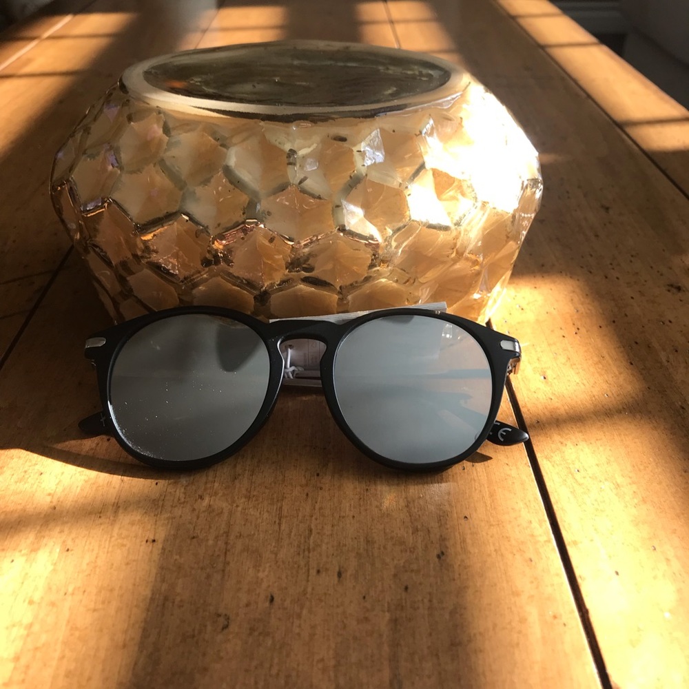 Mirrored Sunglass bundle - Picture 14 of 16